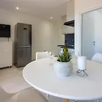 Rose Apartment *