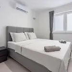 Rose Apartment