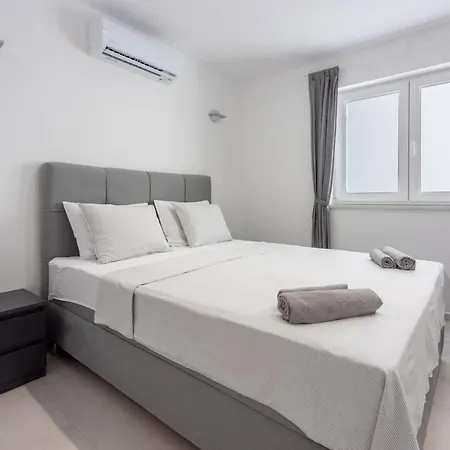 Rose Apartment