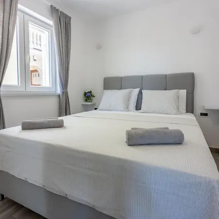 Rose Apartment *